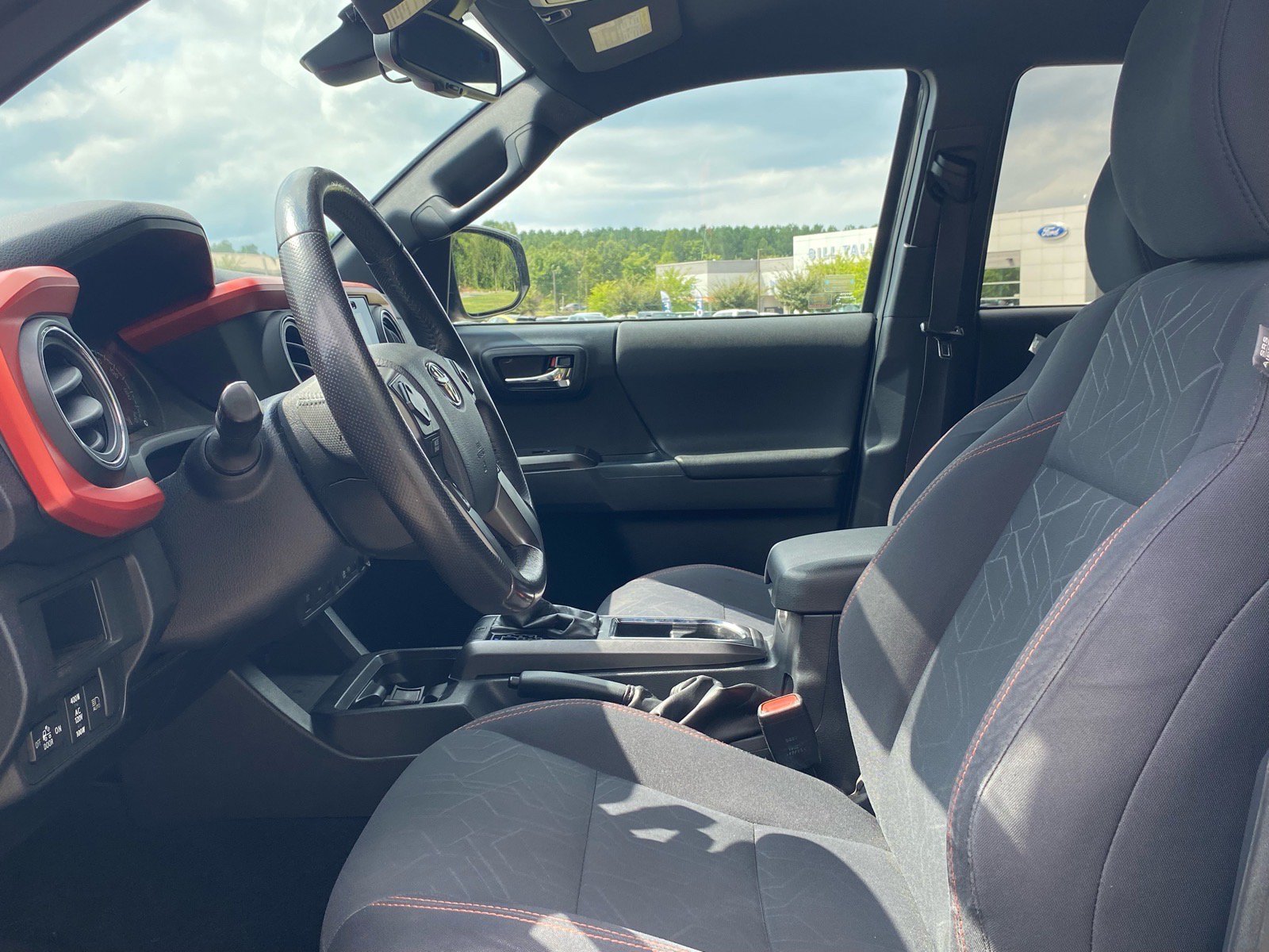 Used 2018 Toyota Tacoma TRD Sport w/ Technology Package AWD/4WD image 14