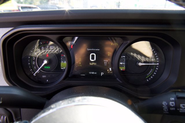 Used 2025 Jeep Wrangler Unlimited Sahara w/ Safety Group AWD/4WD image 21
