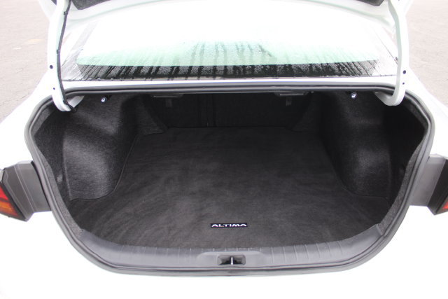 Used 2025 Nissan Altima 2.5 SV FWD image 17