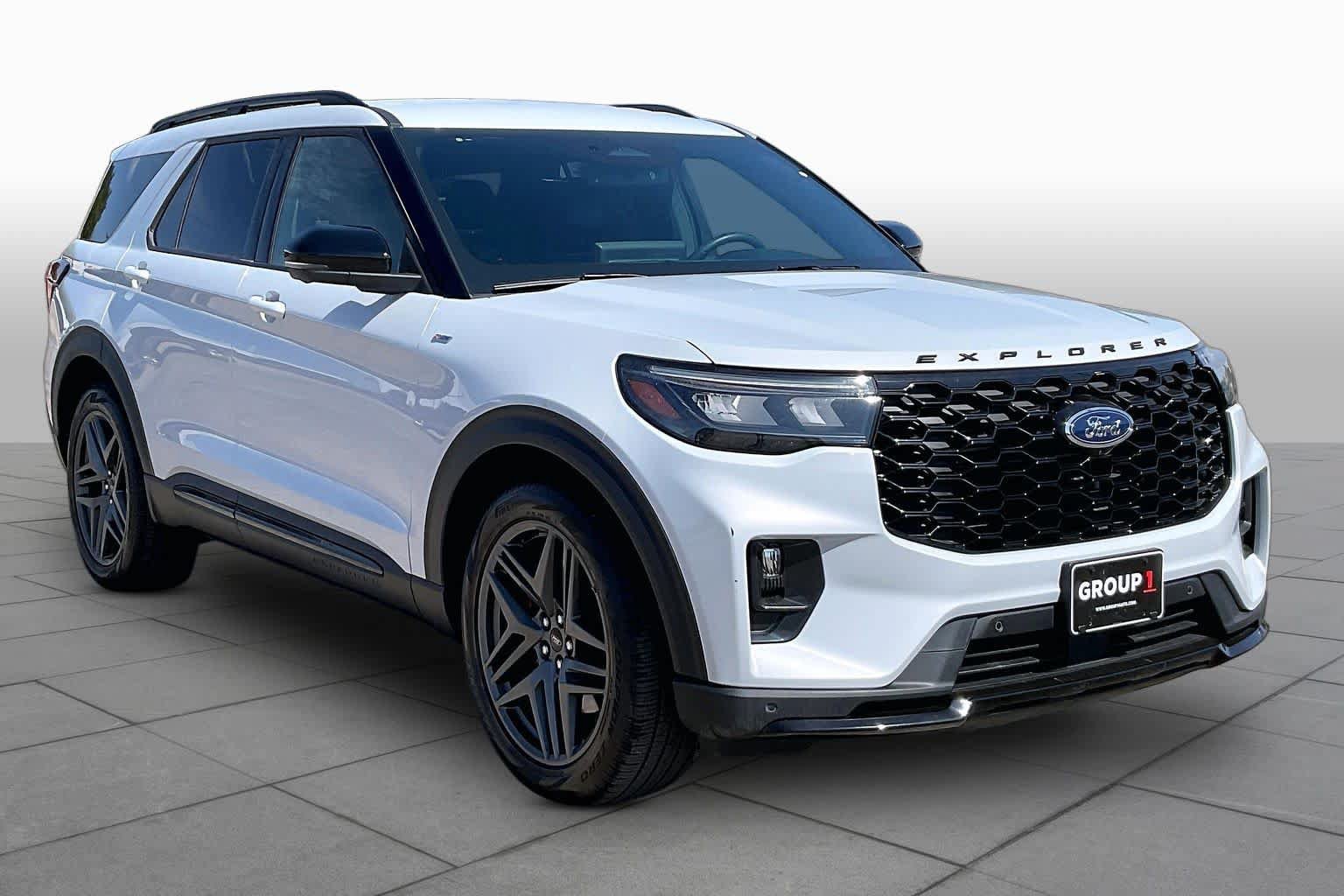 Certified 2026 Ford Explorer ST-Line w/ ST-Line Street Pack RWD image 3