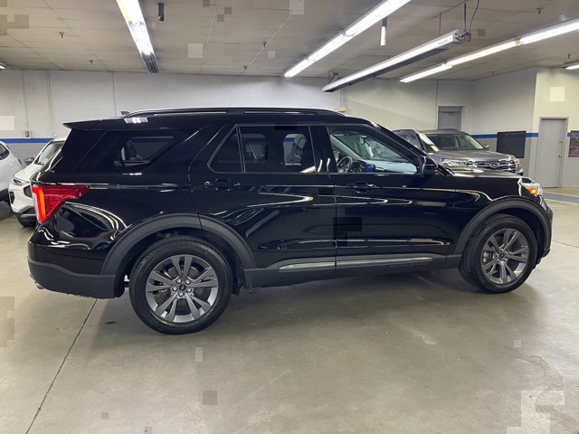 Certified 2022 Ford Explorer XLT w/ Equipment Group 202A AWD/4WD image 8