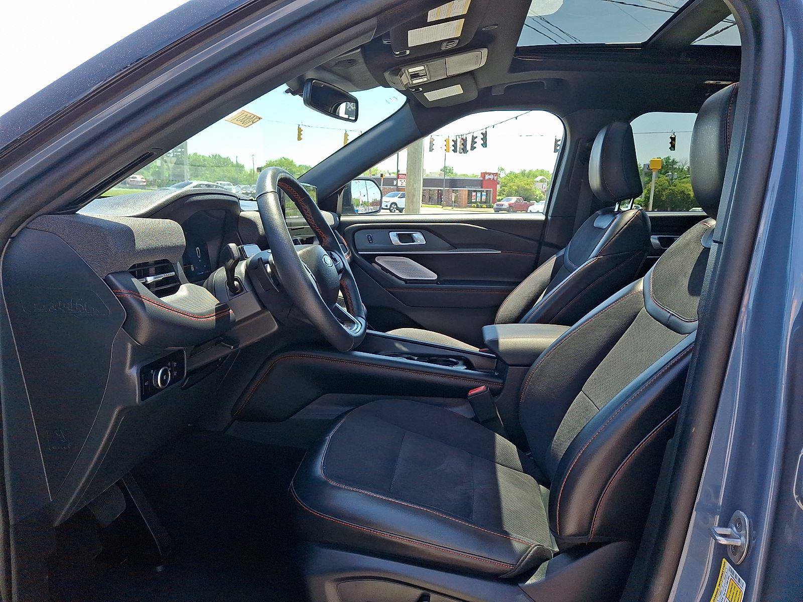 Certified 2025 Ford Explorer ST w/ Sun And Sound Package AWD/4WD image 15