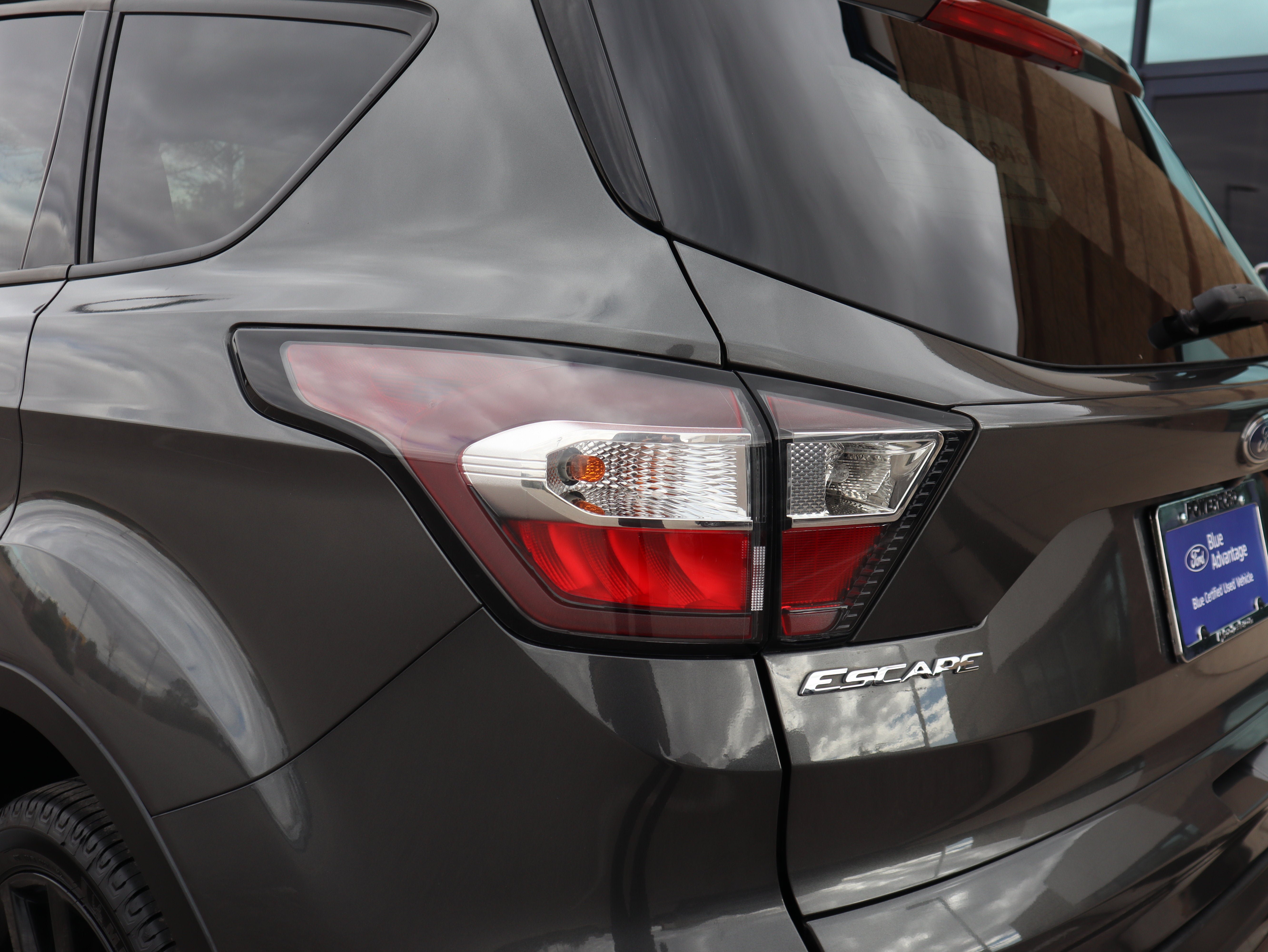 Certified 2018 Ford Escape SE w/ SE Sport Appearance Package AWD/4WD image 18