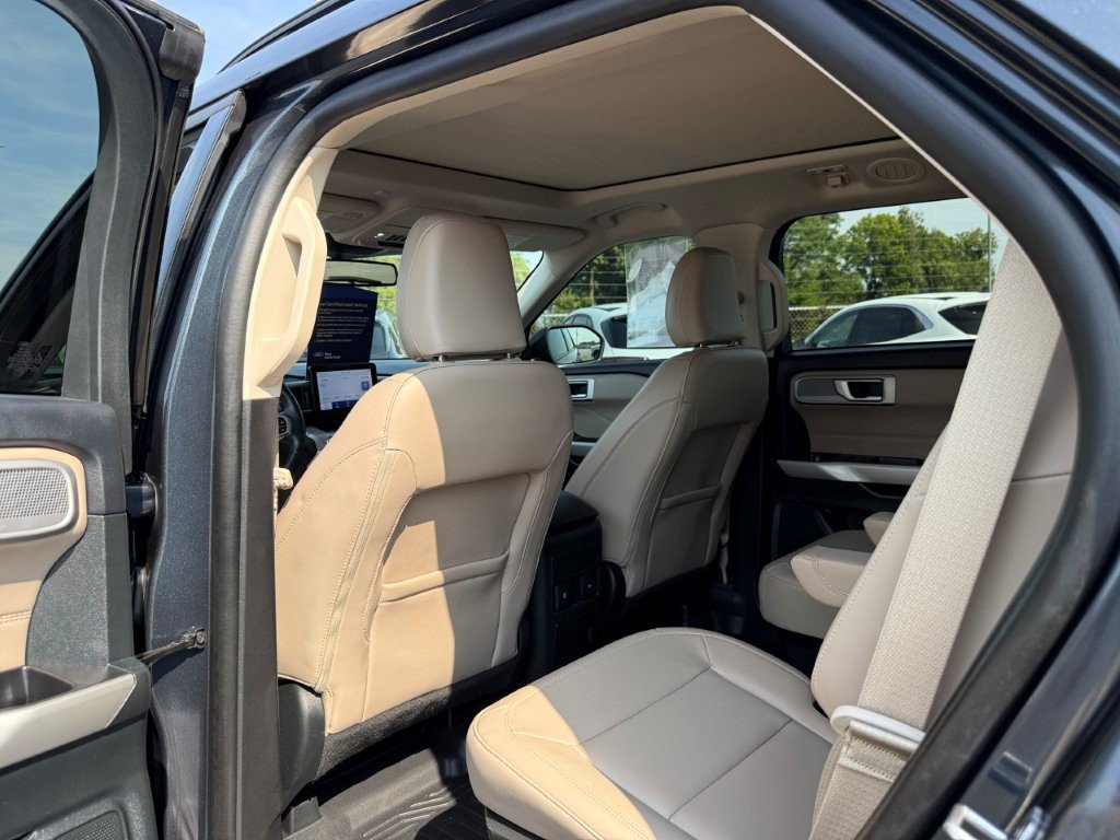 Certified 2023 Ford Explorer XLT w/ Equipment Group 202A AWD/4WD image 17