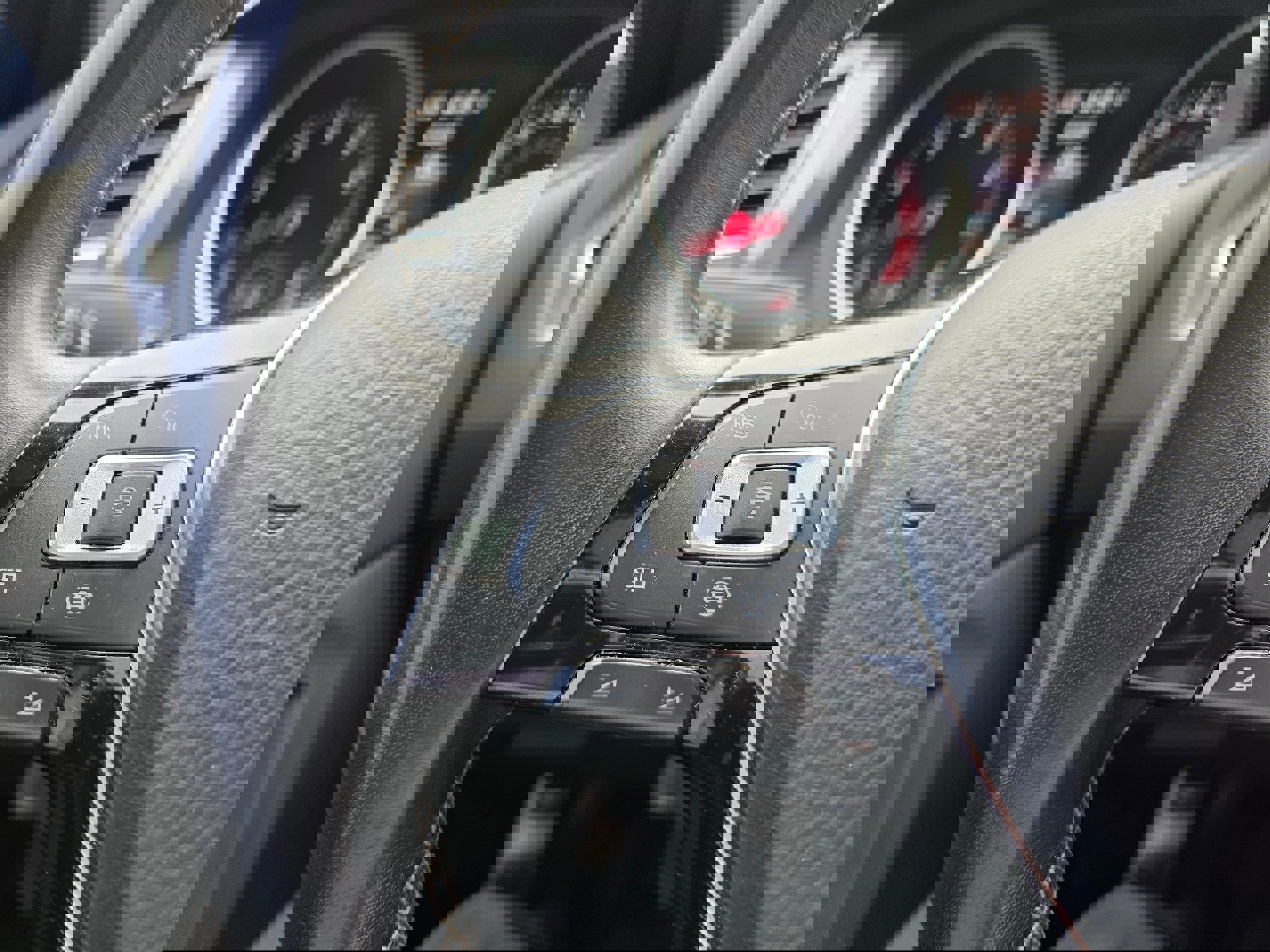 Used 2021 Volkswagen Tiguan SE R-Line image 12