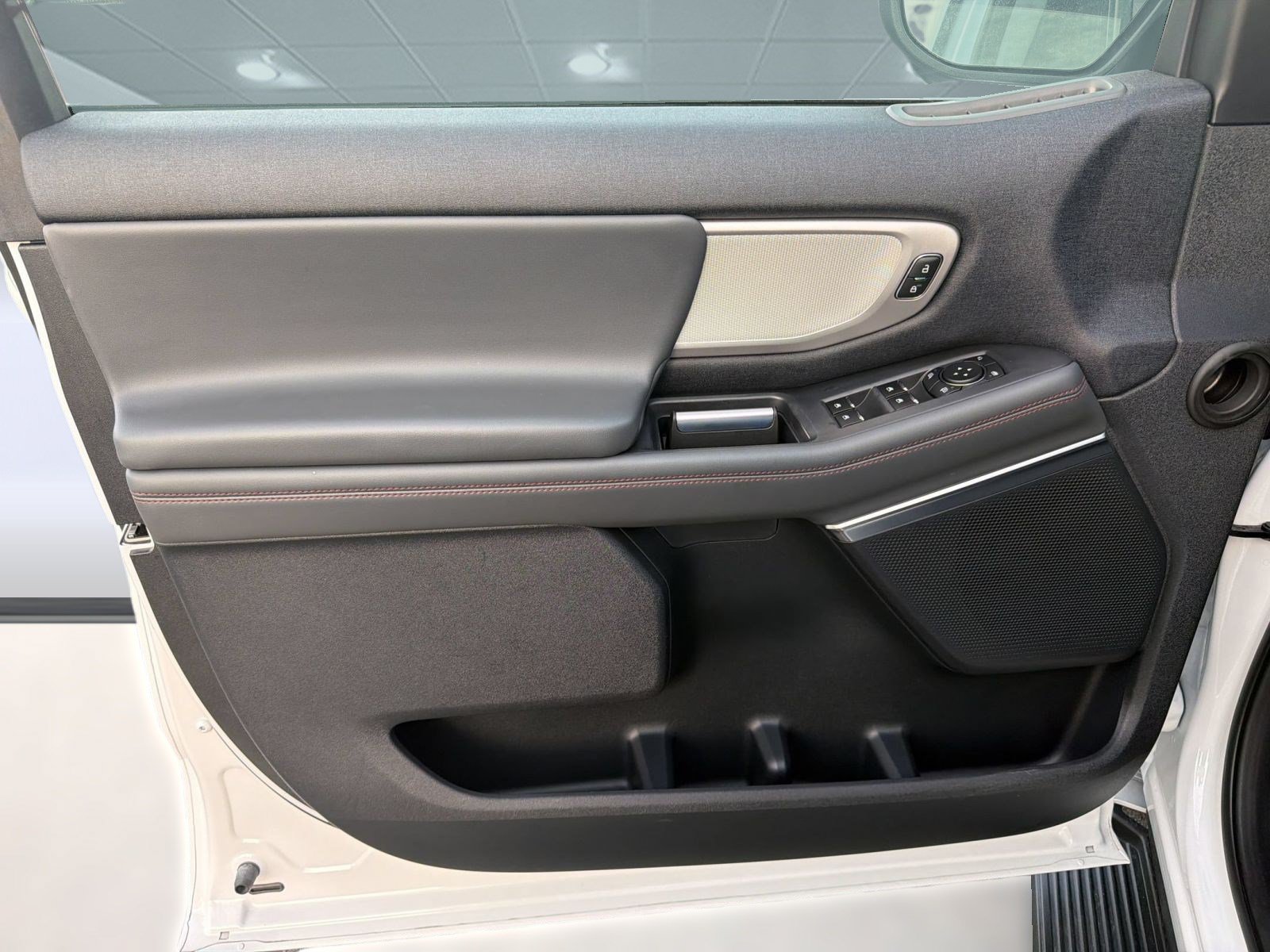 Certified 2025 Ford Expedition Active AWD/4WD image 13