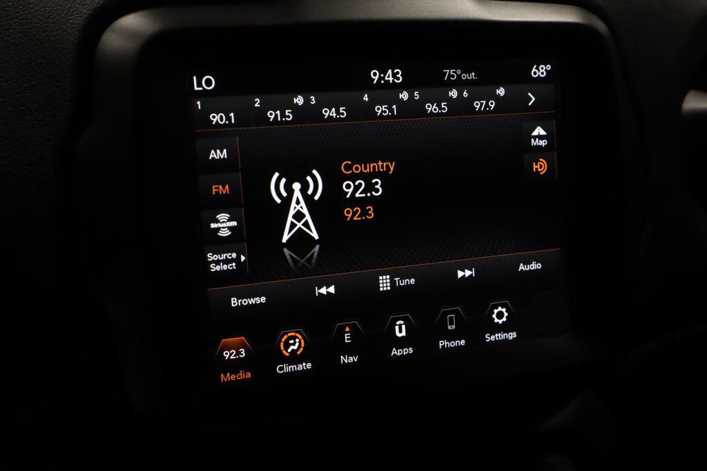 Used 2022 Jeep Renegade Altitude AWD/4WD image 3