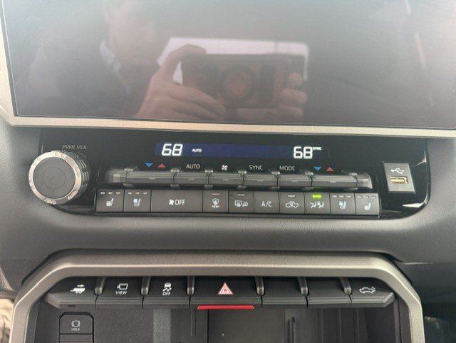 Used 2026 Toyota Tundra Platinum AWD/4WD image 27