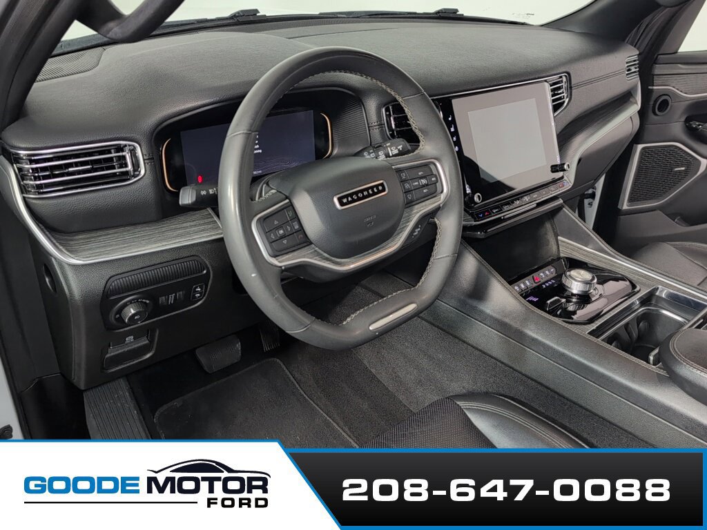 Used 2024 Jeep Wagoneer L Series II AWD/4WD image 8