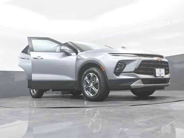 Used 2025 Chevrolet Blazer LT AWD/4WD image 31