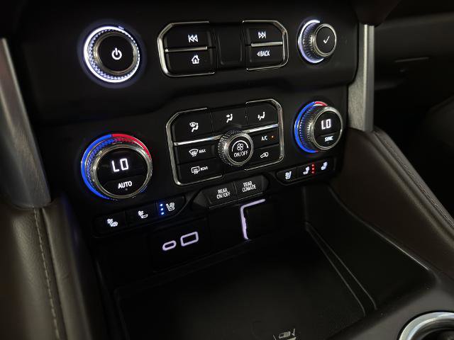 Used 2023 GMC Yukon SLT w/ SLT Luxury Package AWD/4WD image 17