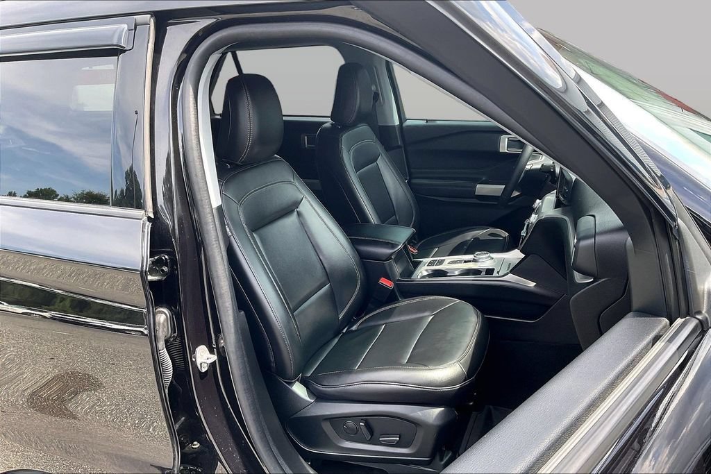 Certified 2023 Ford Explorer XLT w/ Equipment Group 202A RWD image 7