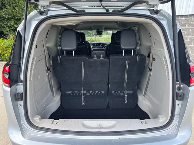 Used 2024 Chrysler Pacifica Limited FWD image 10