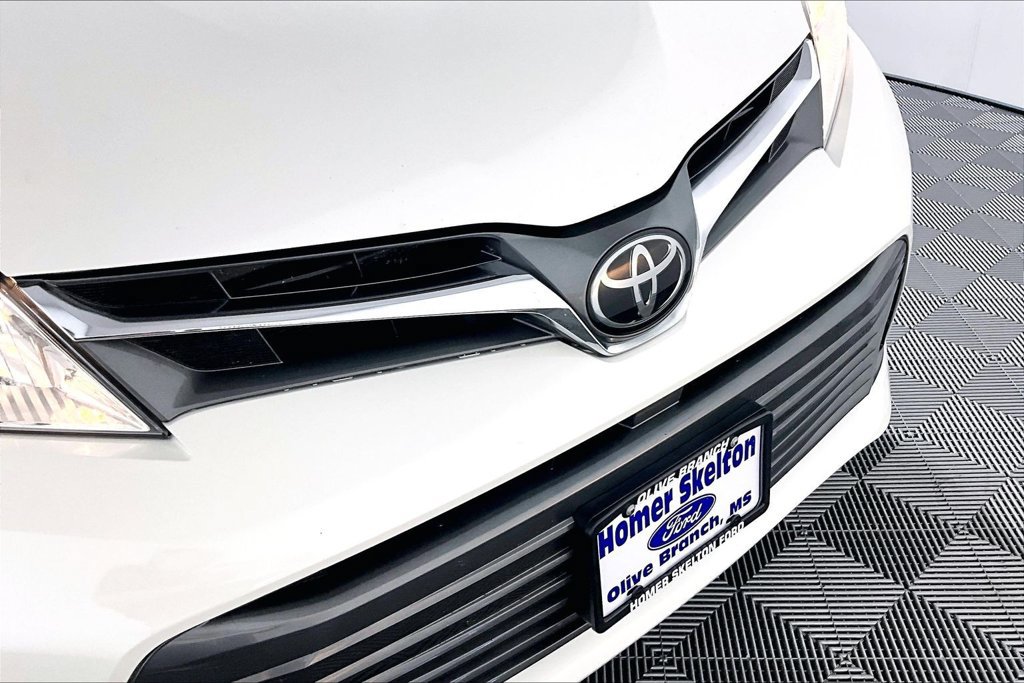 Used 2019 Toyota Sienna XLE w/ XLE Navigation Package FWD image 31