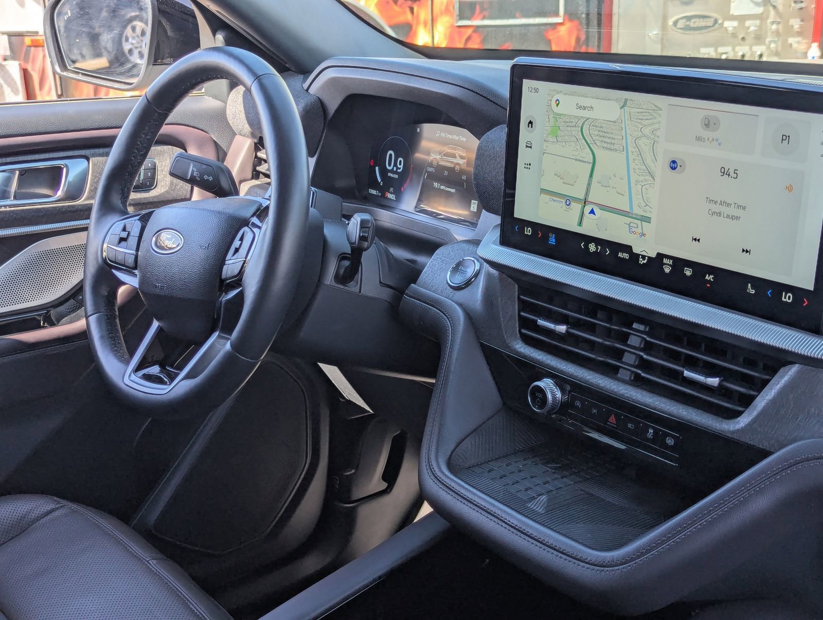 Certified 2025 Ford Explorer Platinum w/ LUX Leather Package image 12