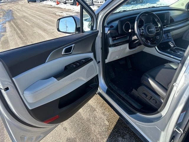 Used 2022 Kia Carnival LX image 28