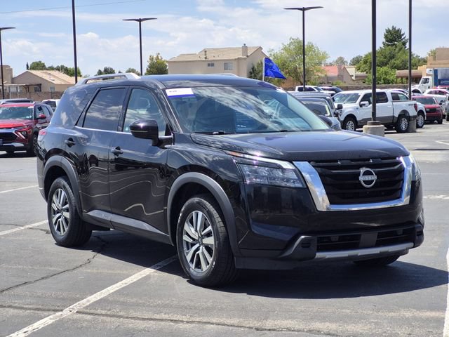 Used 2025 Nissan Pathfinder SL AWD/4WD image 3
