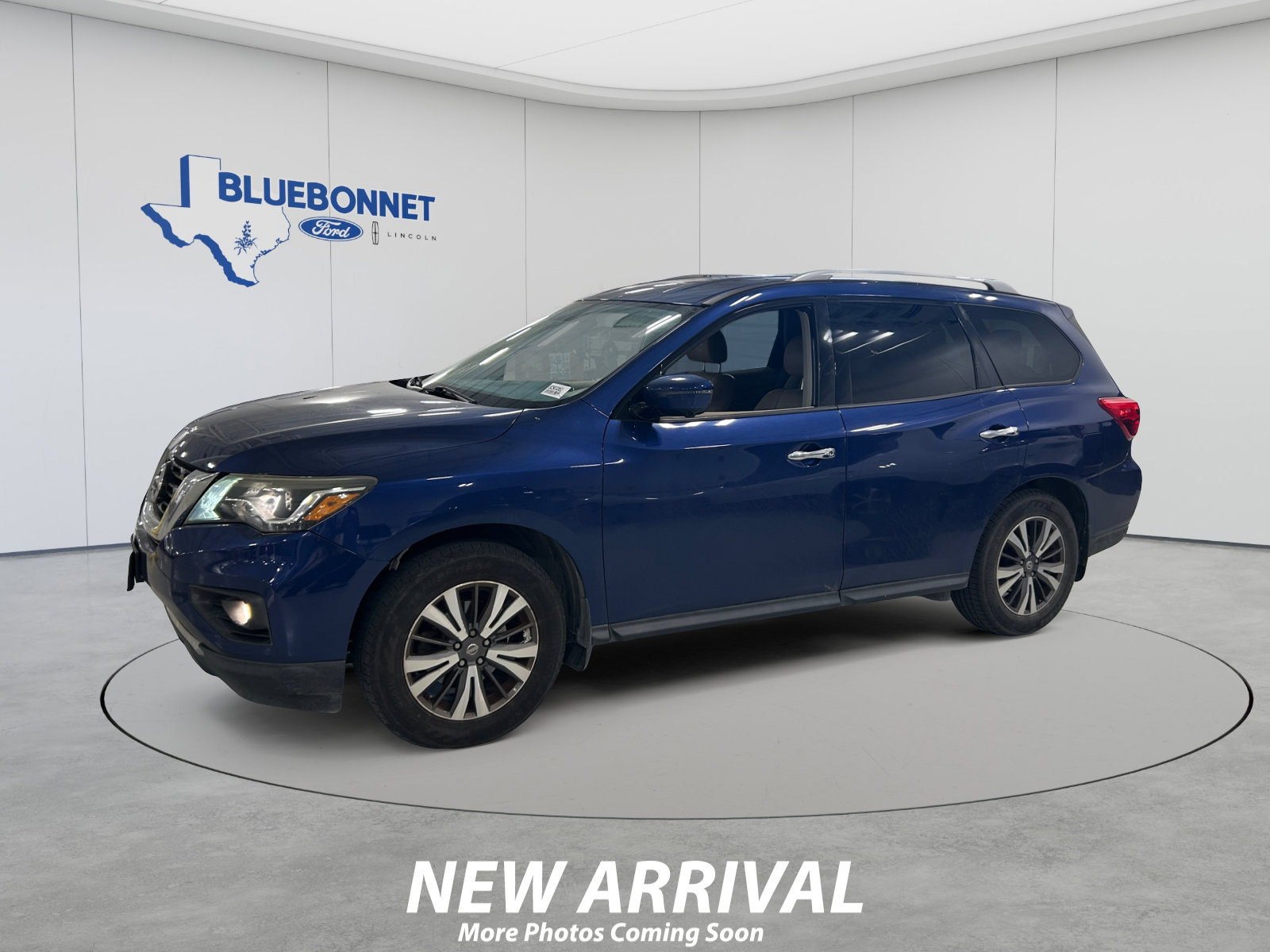 Used 2017 Nissan Pathfinder SL FWD image 1