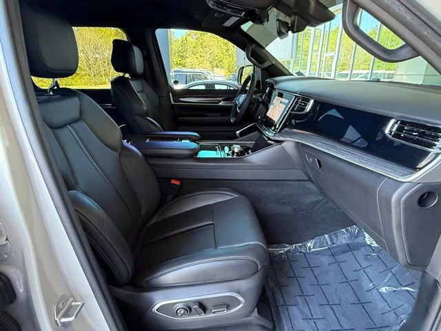 Used 2022 Jeep Wagoneer Series II AWD/4WD image 19