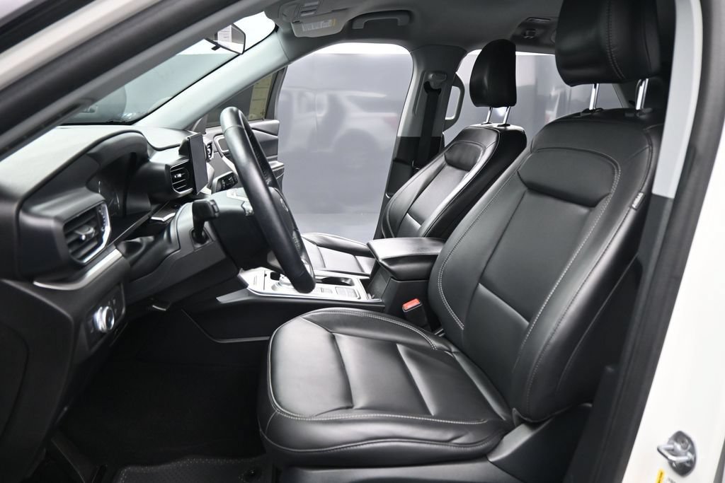 Certified 2021 Ford Explorer XLT w/ Equipment Group 202A RWD image 10