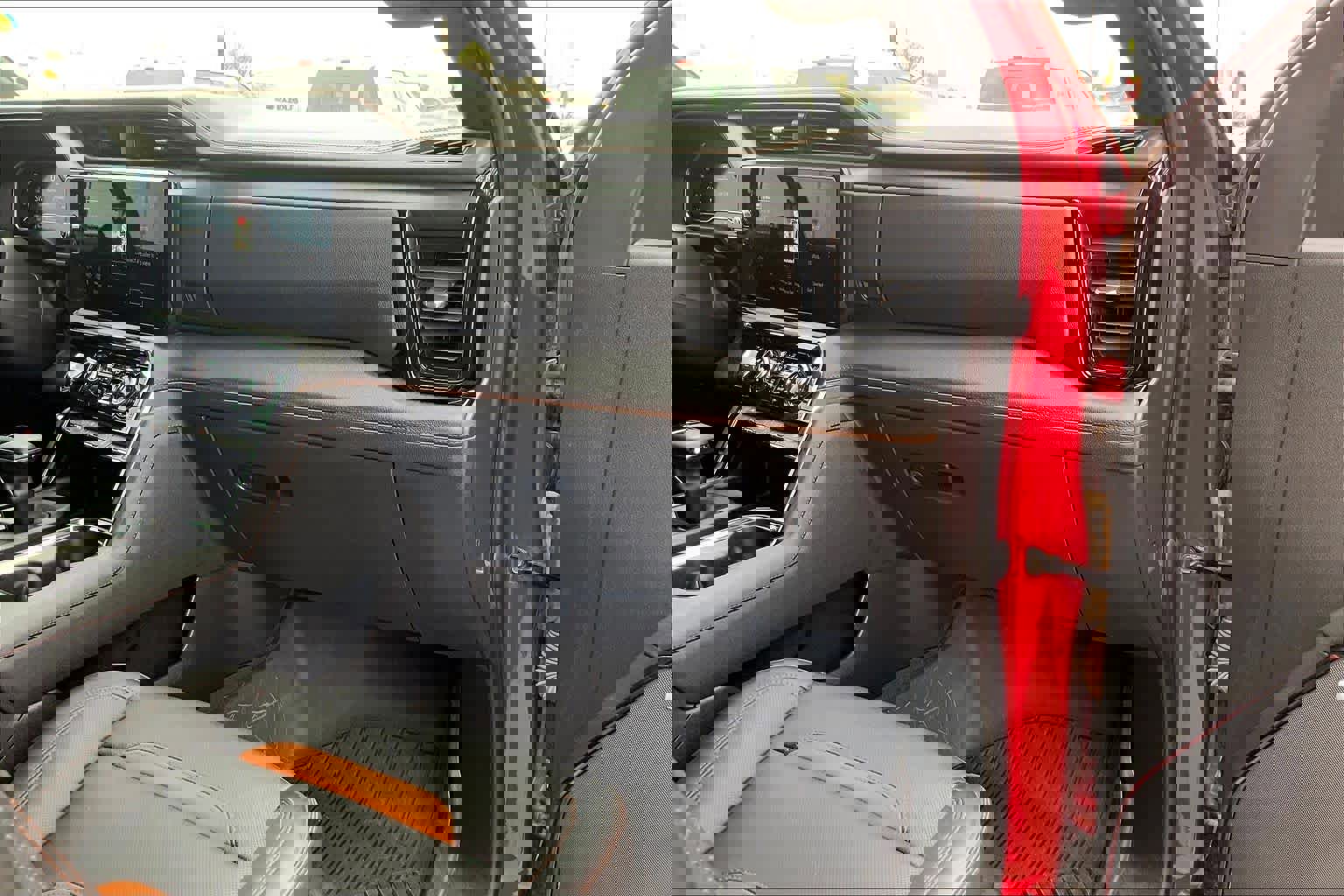 Used 2024 GMC Sierra 1500 AT4 w/ Technology Package image 18