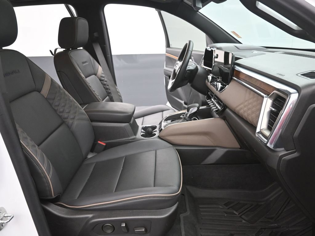 Used 2024 GMC Canyon Denali image 27