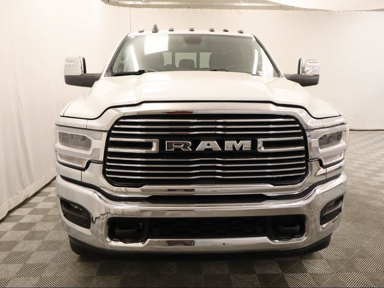 Used 2024 RAM 3500 Laramie AWD/4WD image 4