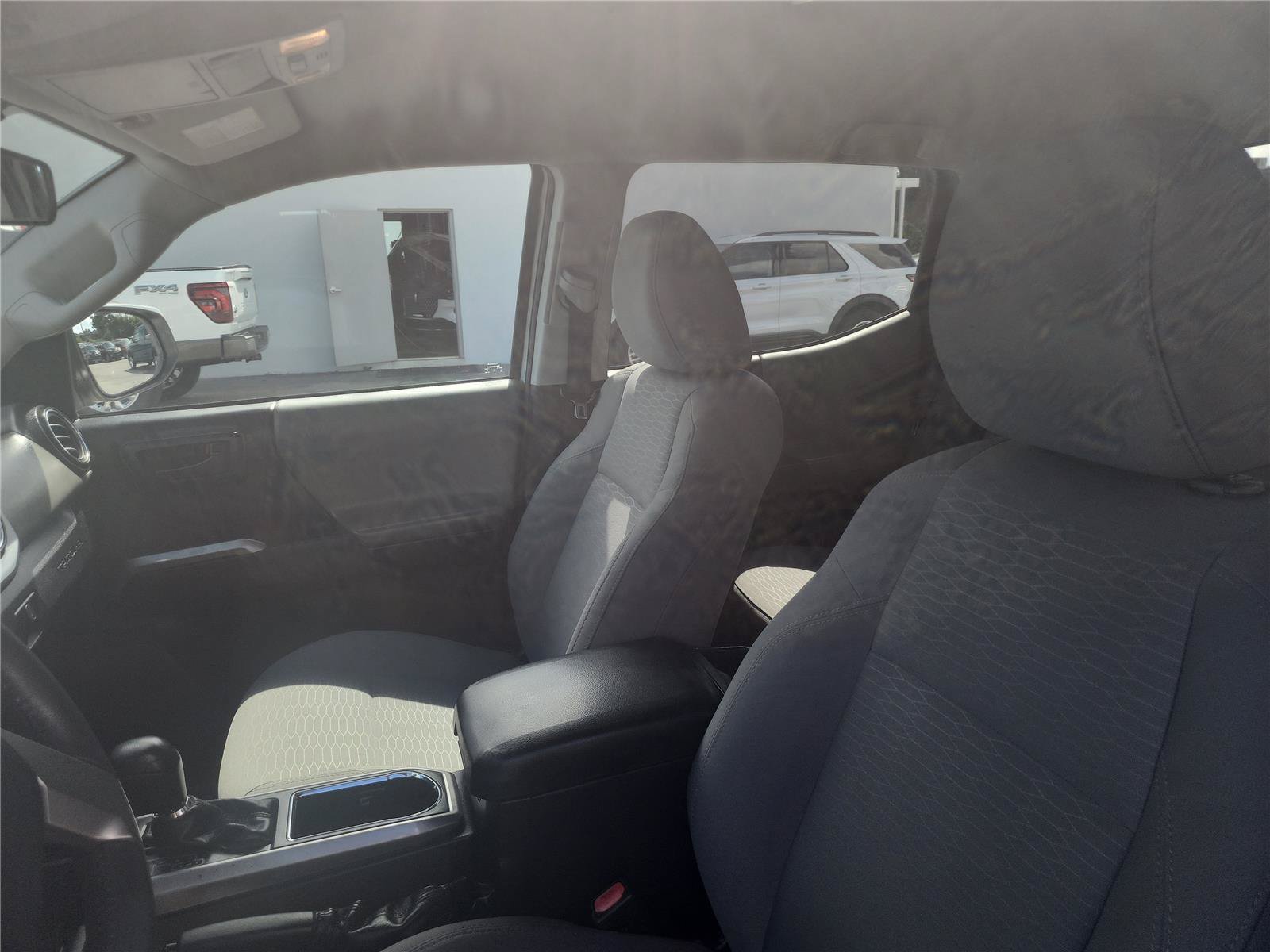 Used 2017 Toyota Tacoma SR5 w/ SR5 Appearance Package (SM) RWD image 18