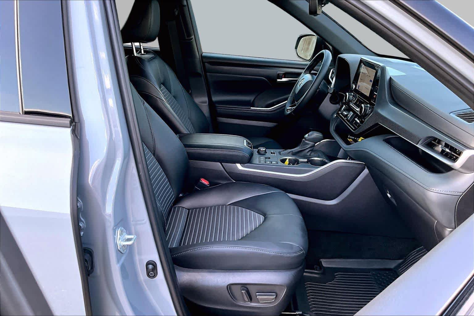 Used 2025 Toyota Highlander XSE AWD/4WD image 9