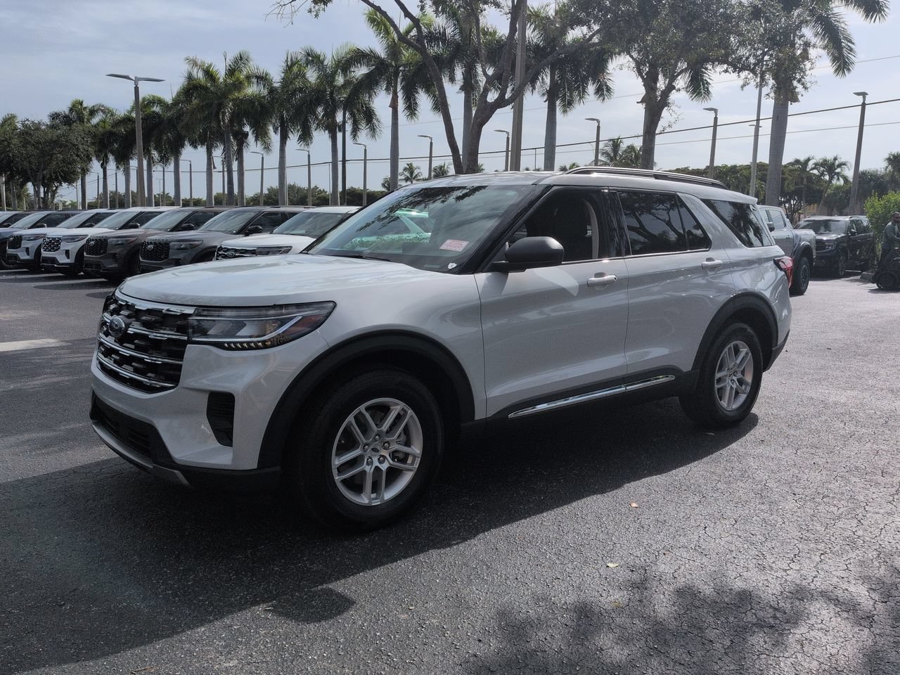 Certified 2025 Ford Explorer Active RWD image 7