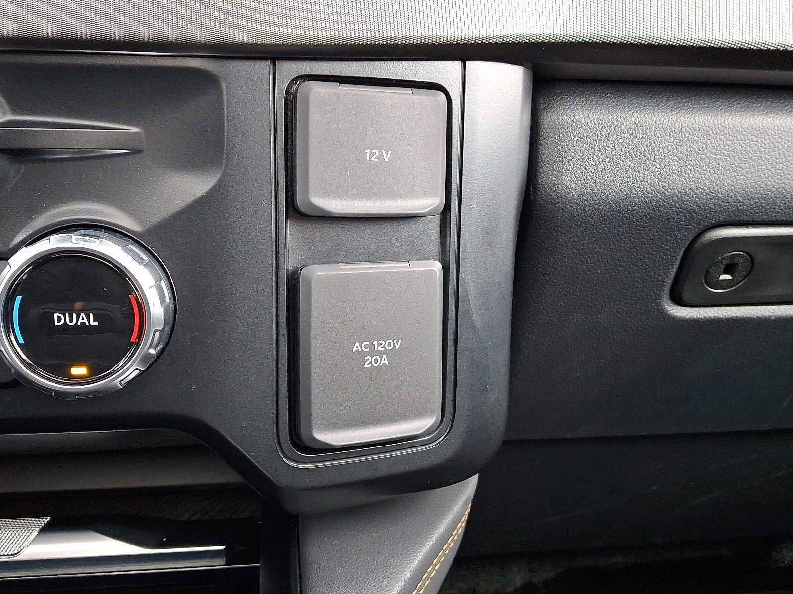 Certified 2024 Ford F250 Platinum w/ Tremor Off-Road Package image 29