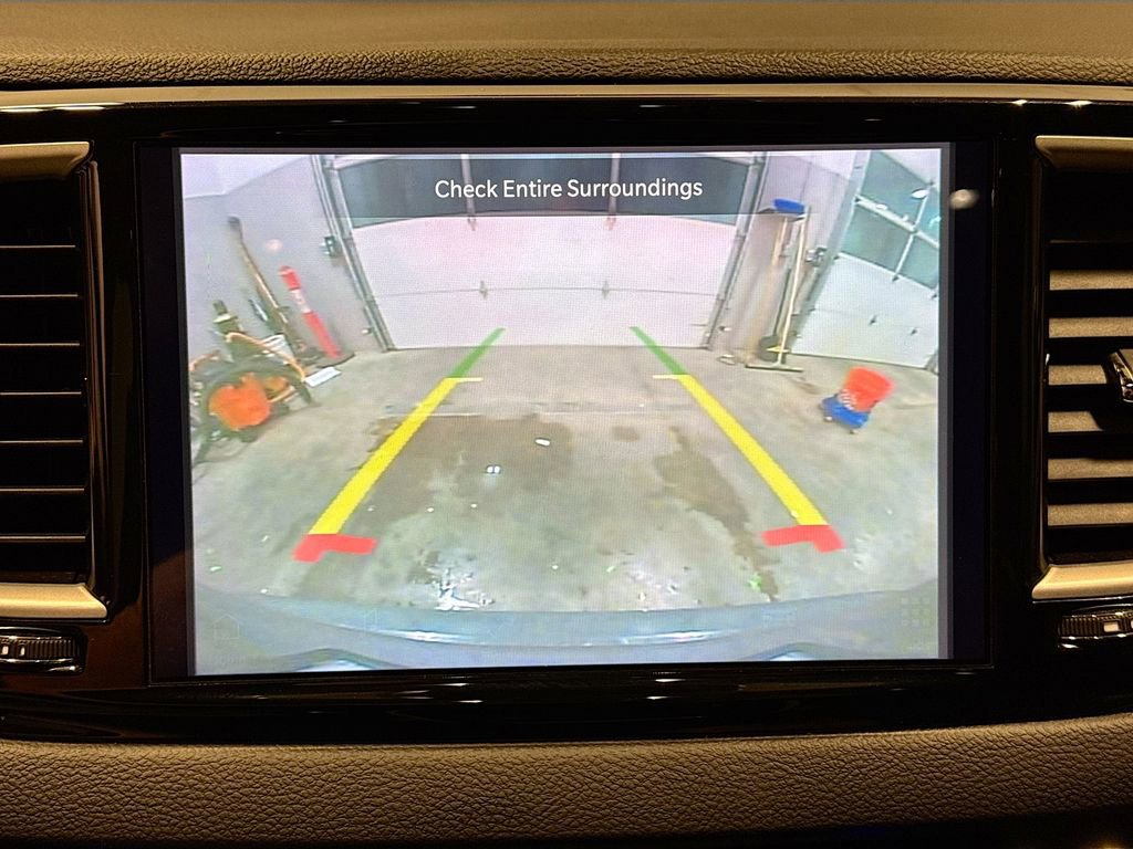 Used 2022 Chrysler Pacifica Touring-L FWD image 11
