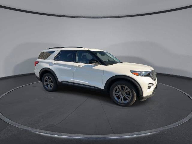 Certified 2022 Ford Explorer XLT w/ Equipment Group 202A AWD/4WD image 2