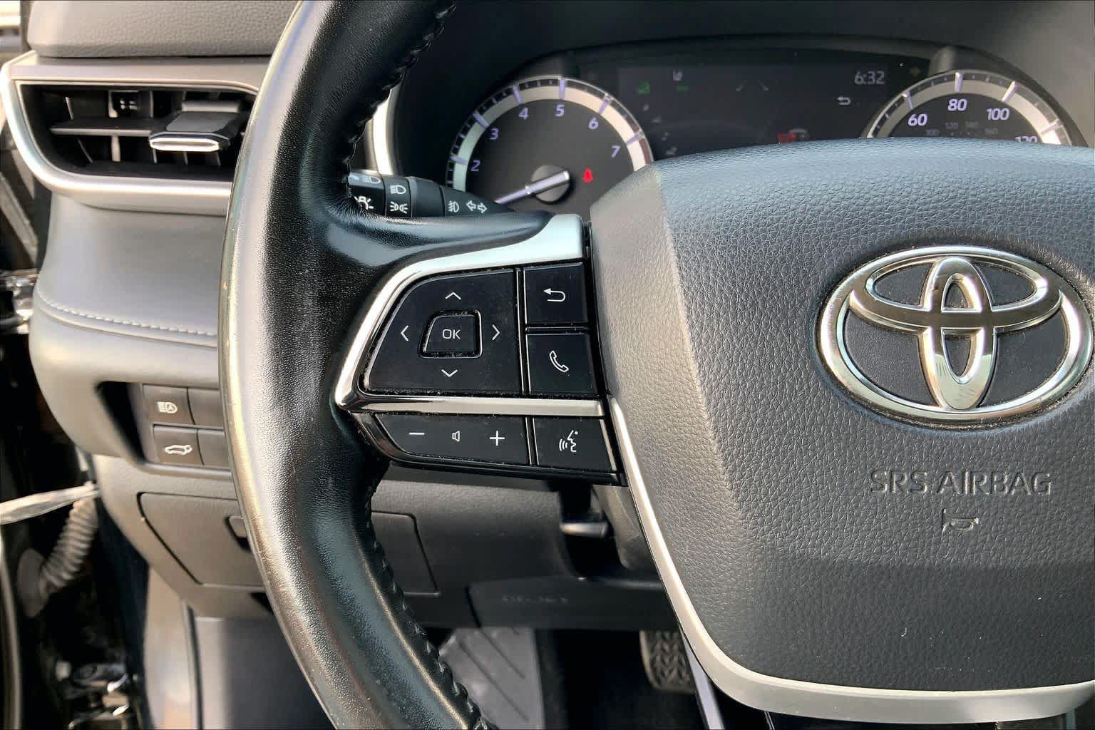 Used 2022 Toyota Highlander XLE AWD/4WD image 21