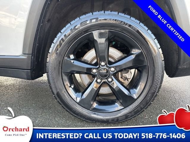 Used 2023 Jeep Grand Cherokee L Laredo image 9