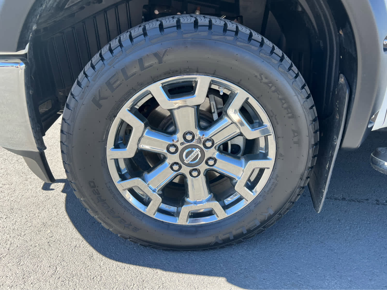 Used 2017 Nissan Titan SV image 13