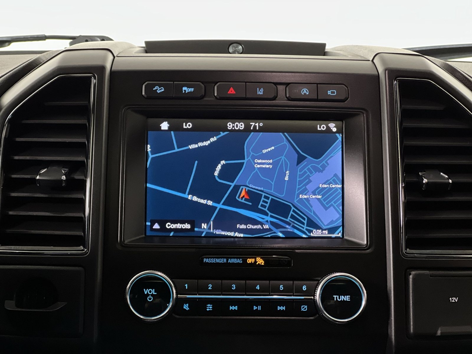 Certified 2019 Ford Expedition Limited w/ Equipment Group 303A AWD/4WD image 17