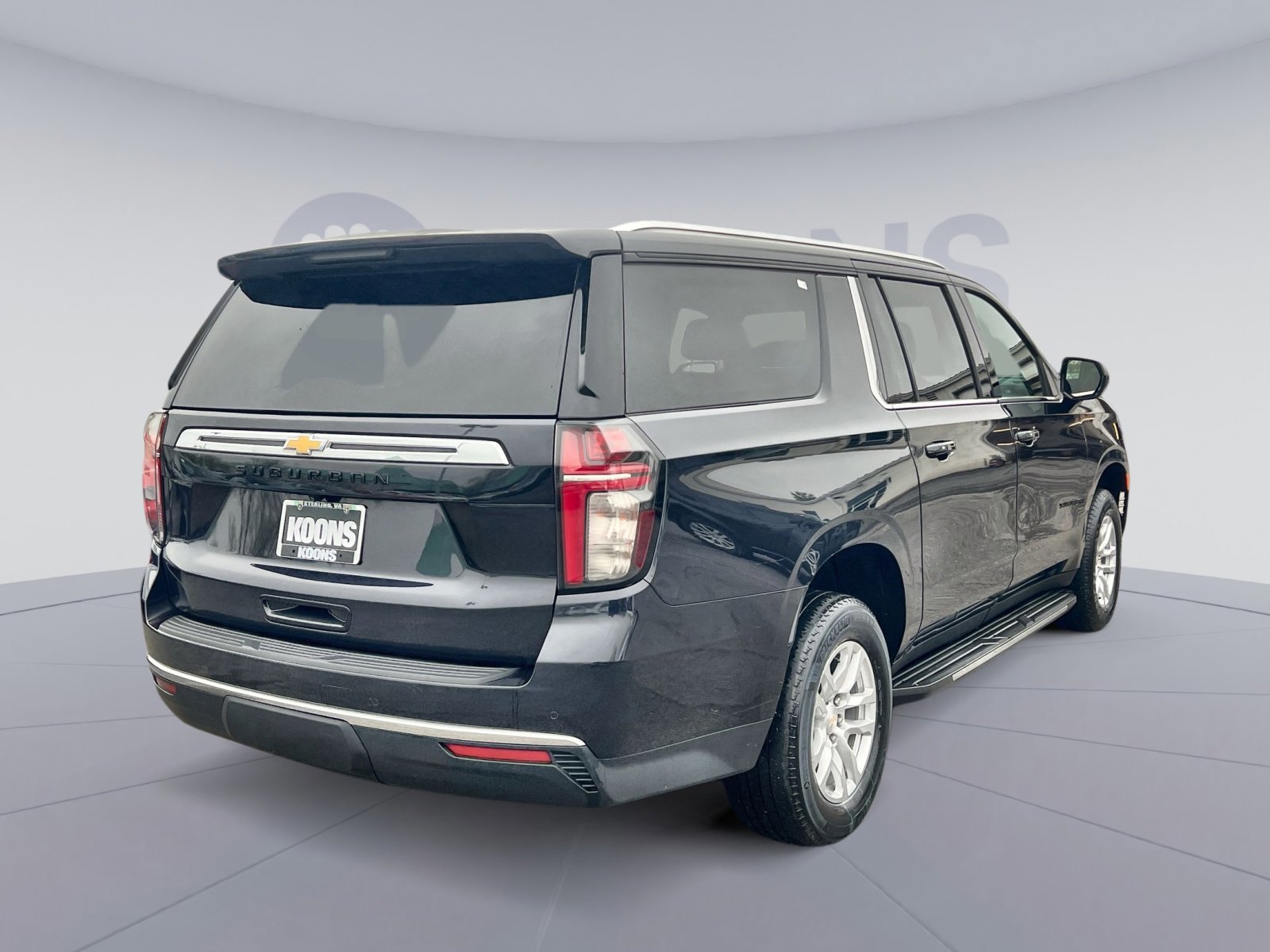 Used 2023 Chevrolet Suburban LS image 5