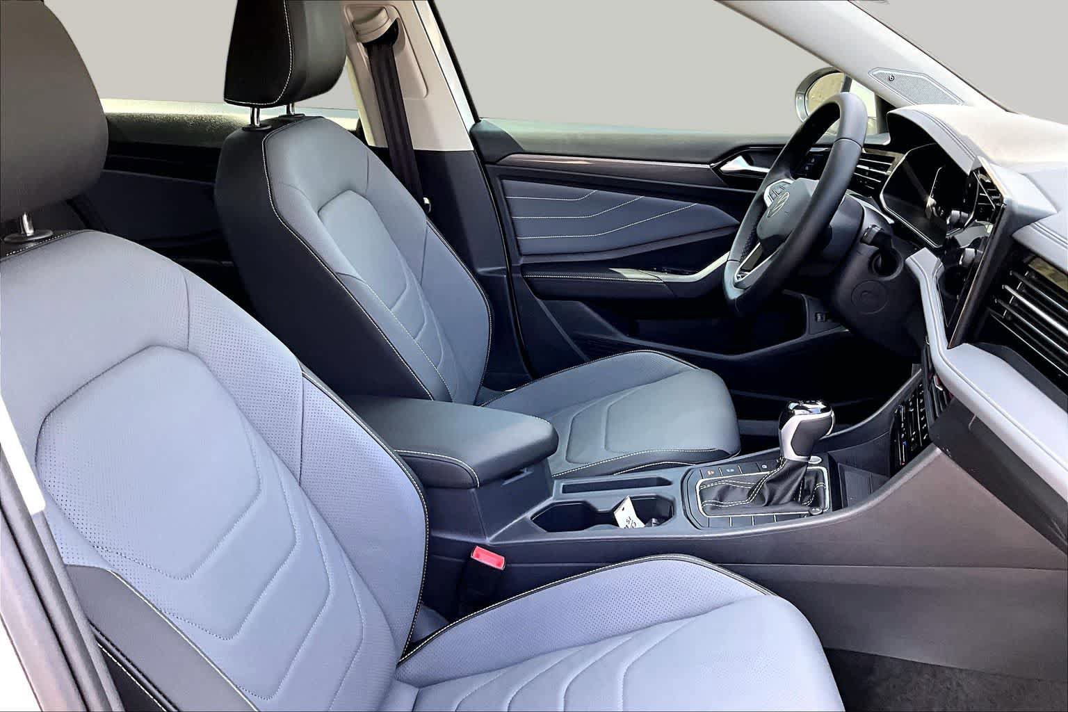 Used 2025 Volkswagen Jetta SEL FWD image 11