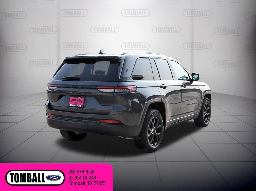 Used 2025 Jeep Grand Cherokee Altitude RWD image 8