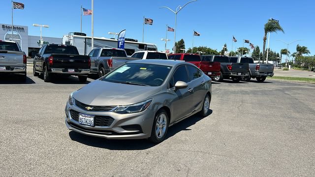 Used 2018 Chevrolet Cruze LT w/ Convenience Package FWD image 8