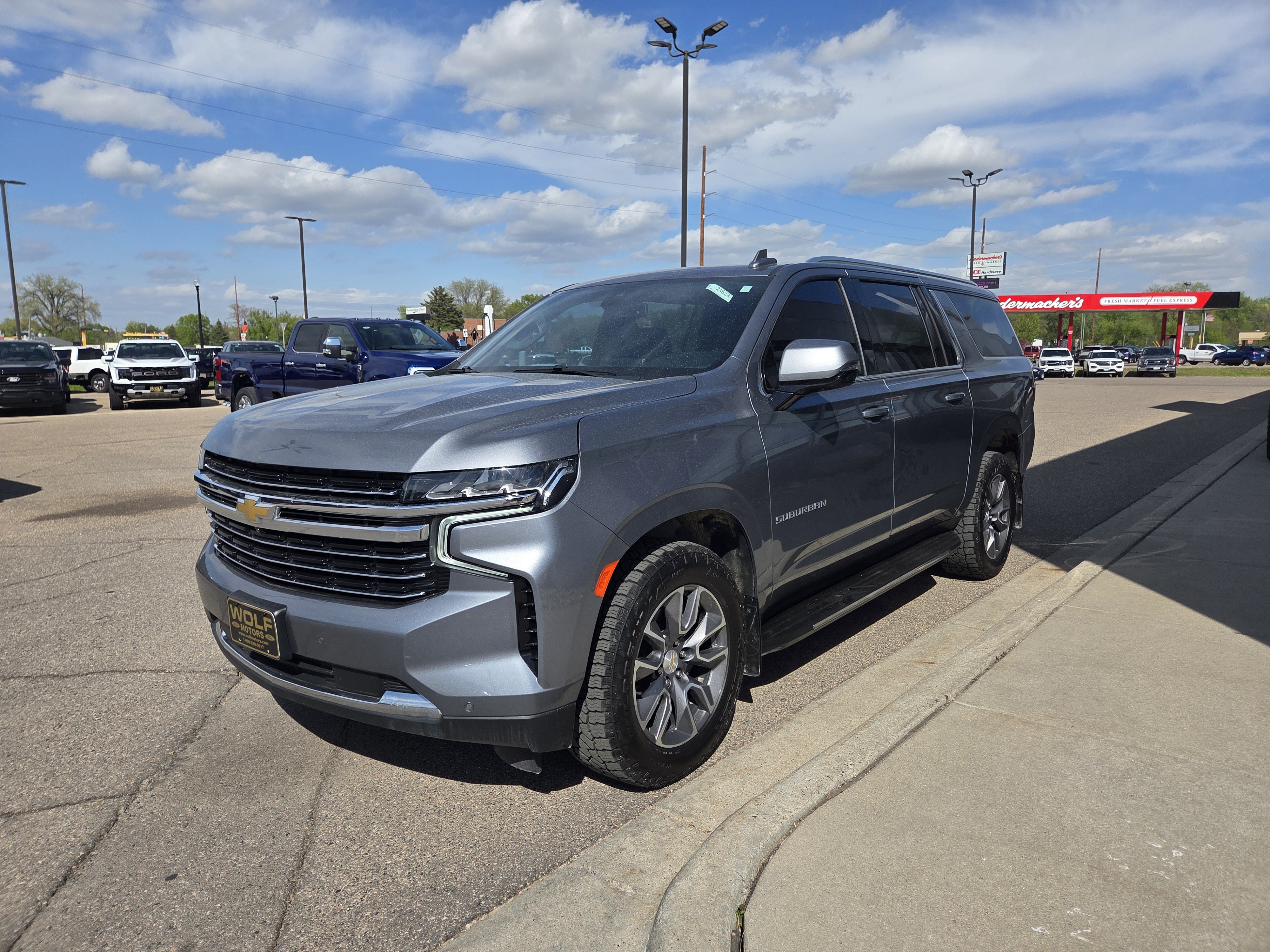 Used 2022 Chevrolet Suburban LT w/ Luxury Package AWD/4WD image 17