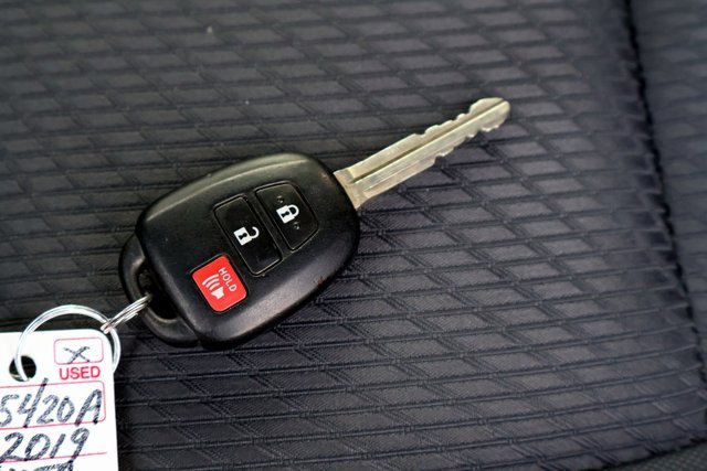 Used 2019 Toyota Highlander LE image 35