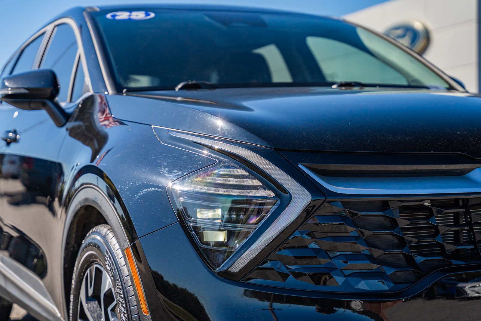 Used 2025 Kia Sportage EX image 8