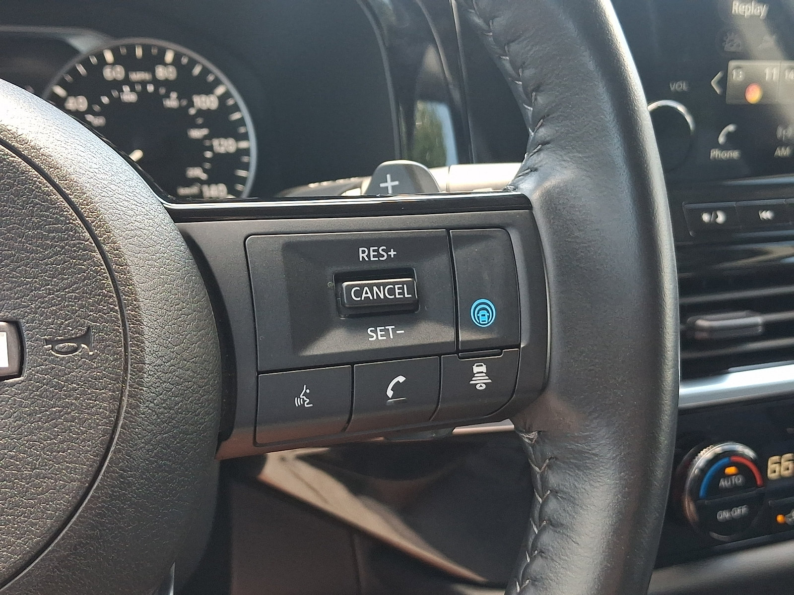 Used 2023 Nissan Pathfinder SL AWD/4WD image 23