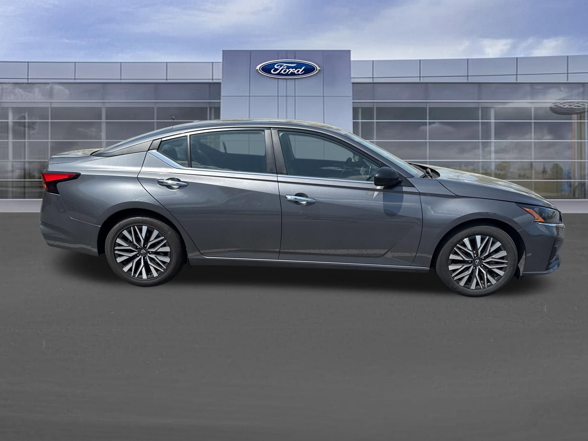 Used 2025 Nissan Altima 2.5 SV image 9