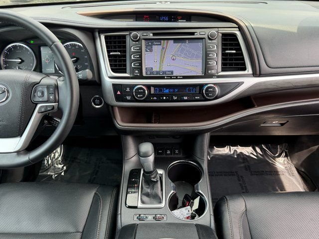 Used 2018 Toyota Highlander Limited AWD/4WD image 29