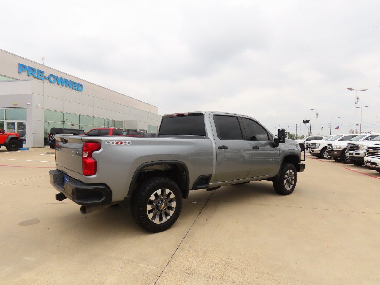 Used 2024 Chevrolet Silverado 2500 Custom w/ Custom Value Package image 5