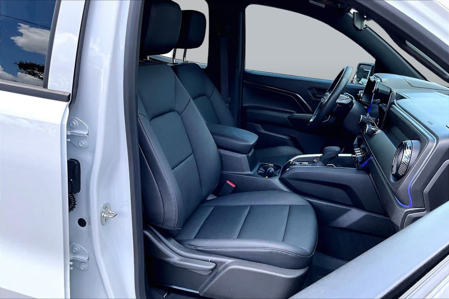 Used 2024 Chevrolet Colorado Trail Boss w/ Advanced Trailering Package AWD/4WD image 11