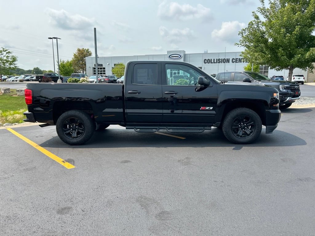 Used 2018 Chevrolet Silverado 1500 LT w/ Midnight Edition AWD/4WD image 6